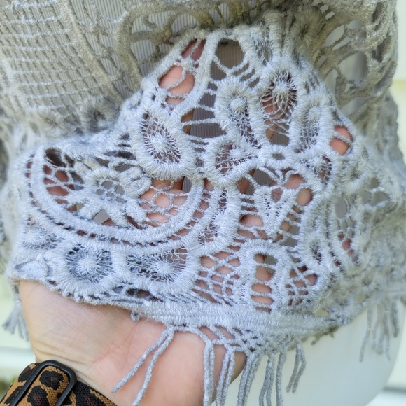 Sioni Liquid Crocheted‎ Lace Top - Picture 5 of 15